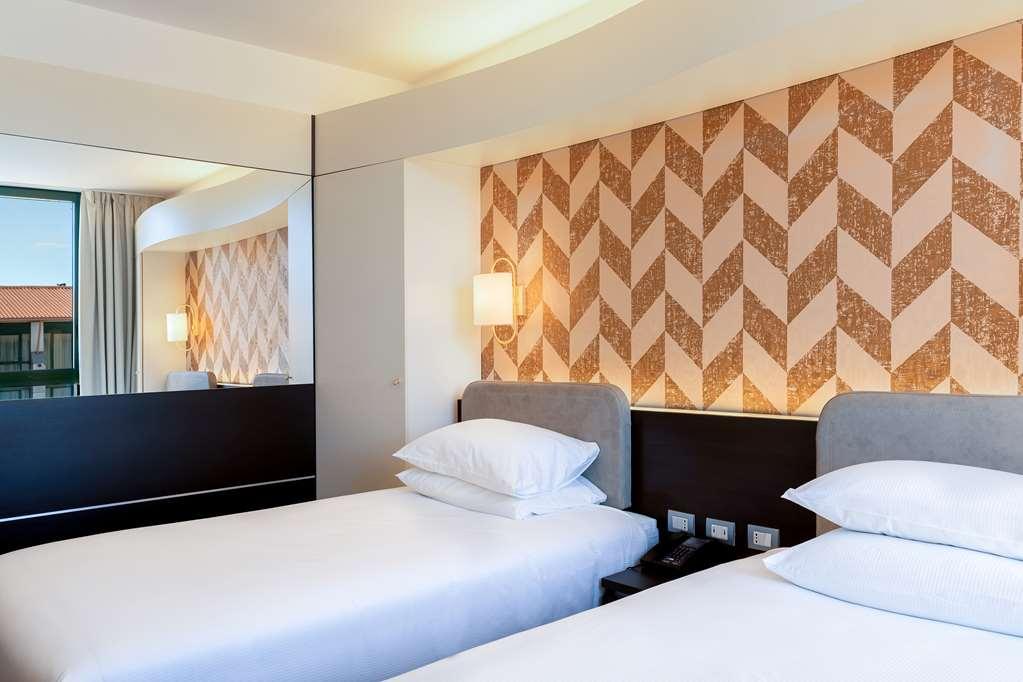 ホテル Doubletree By Hilton Milan Malpensa ソルビアーテ・オローナ 部屋 写真