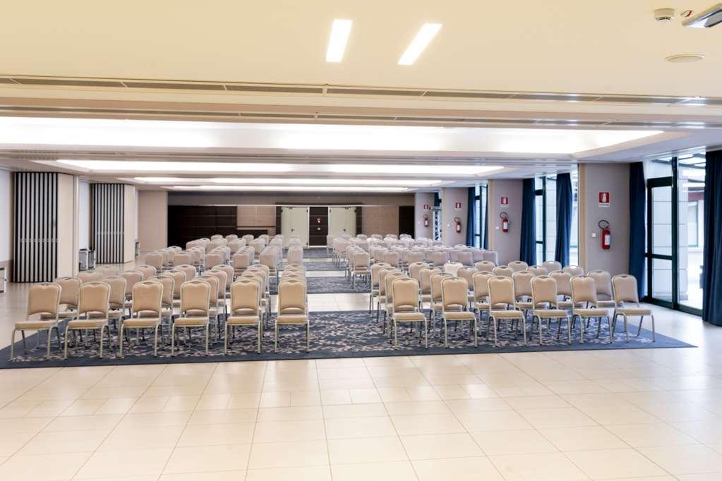 ホテル Doubletree By Hilton Milan Malpensa ソルビアーテ・オローナ 設備 写真