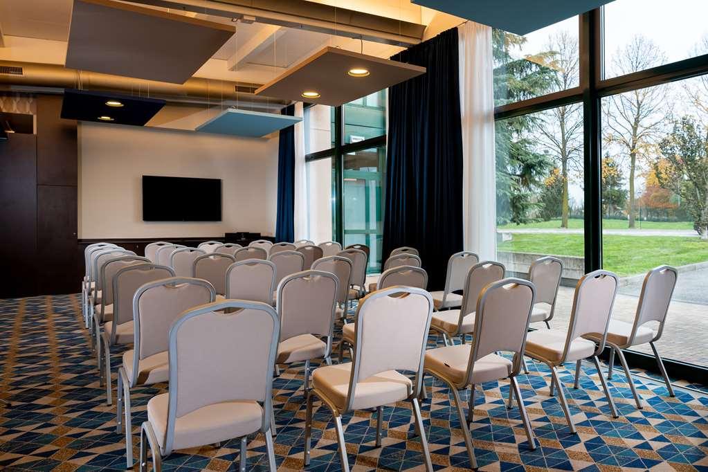 ホテル Doubletree By Hilton Milan Malpensa ソルビアーテ・オローナ 設備 写真