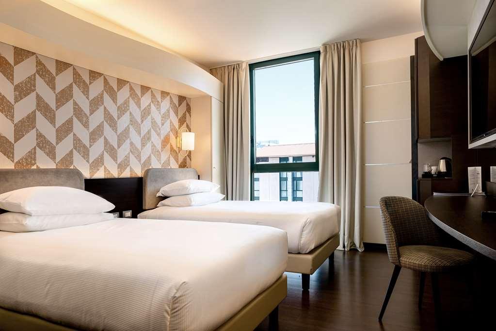 ホテル Doubletree By Hilton Milan Malpensa ソルビアーテ・オローナ 部屋 写真