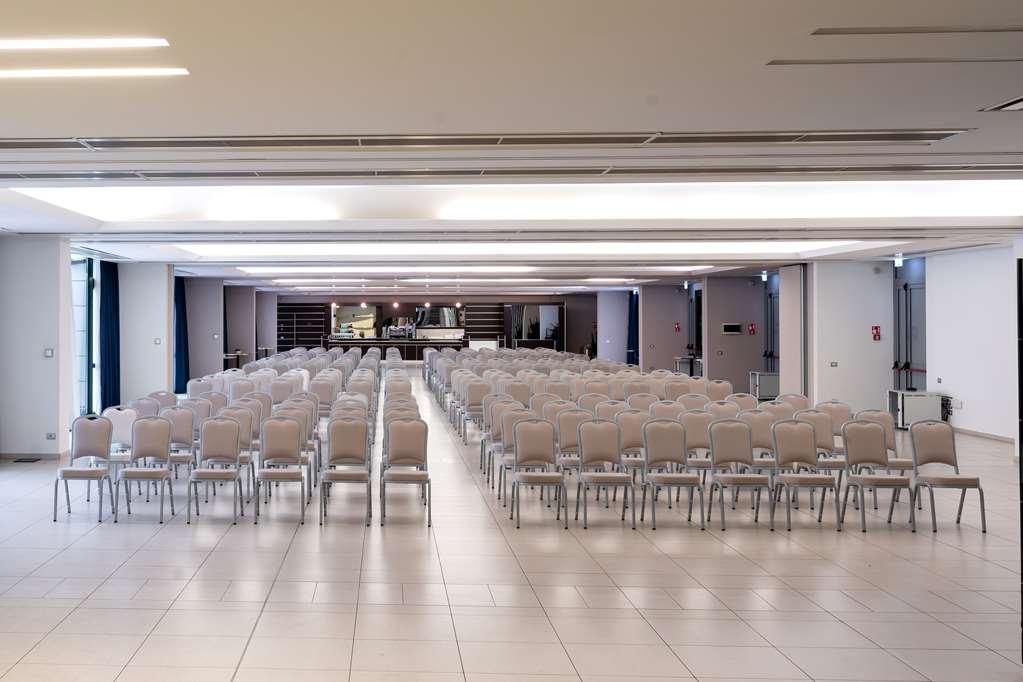 ホテル Doubletree By Hilton Milan Malpensa ソルビアーテ・オローナ 設備 写真