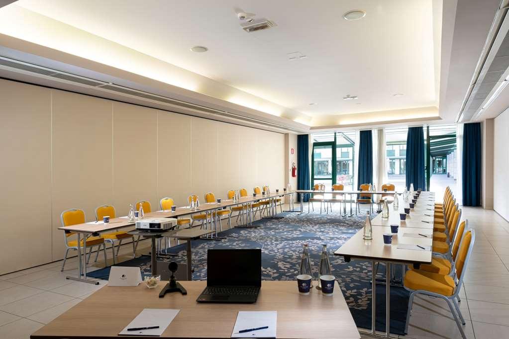 ホテル Doubletree By Hilton Milan Malpensa ソルビアーテ・オローナ 設備 写真